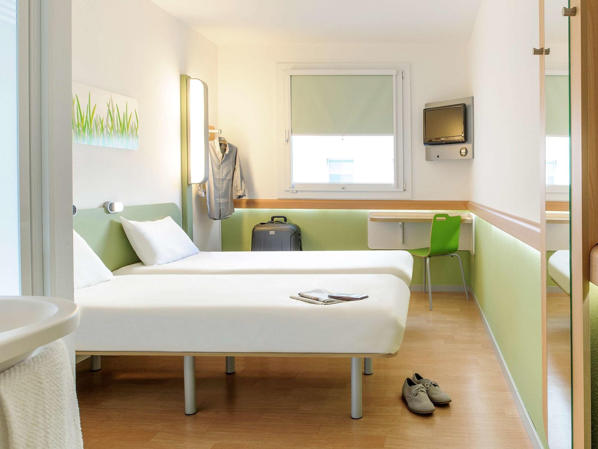 Ibis Budget Zurich City West Esterno foto