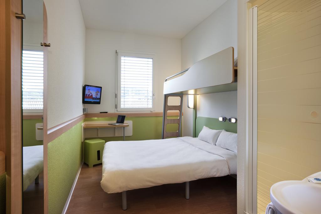 Ibis Budget Zurich City West Esterno foto