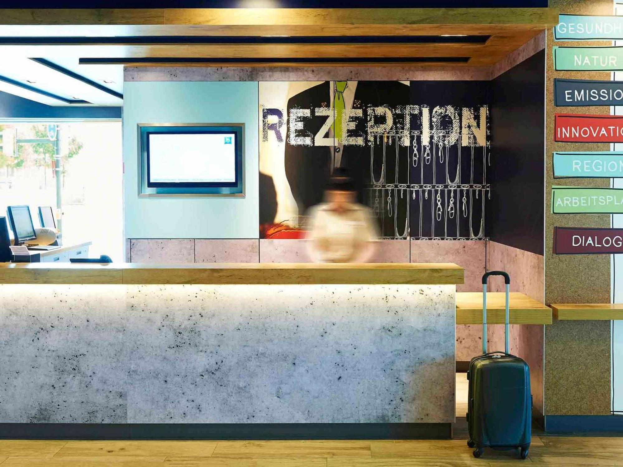 Ibis Budget Zurich City West Esterno foto