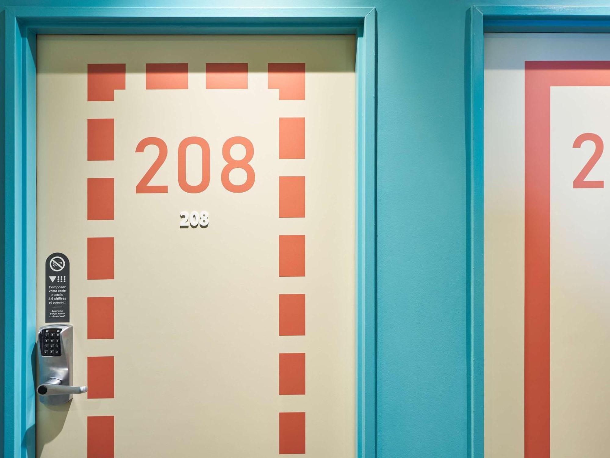 Ibis Budget Zurich City West Esterno foto