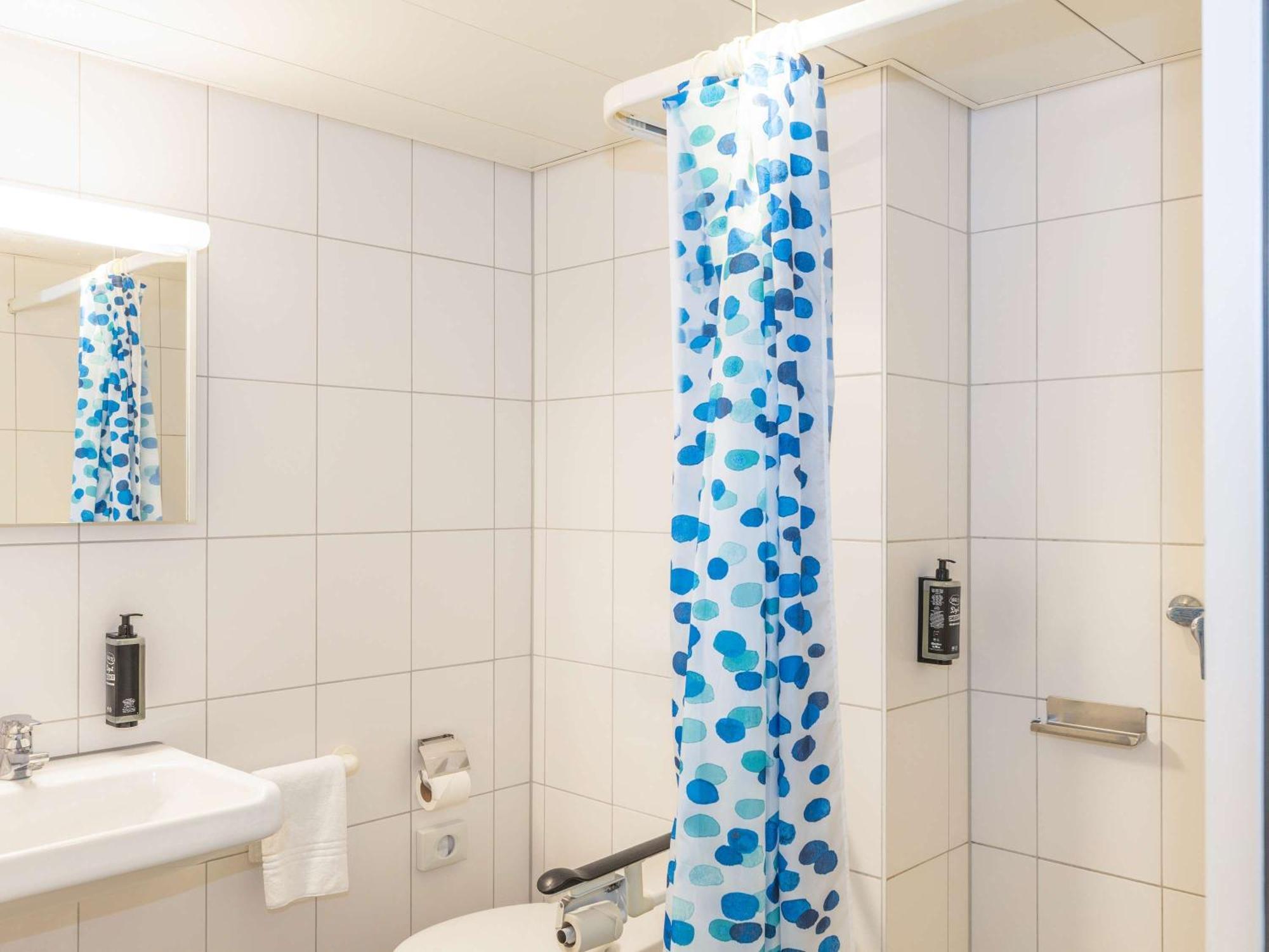 Ibis Budget Zurich City West Esterno foto