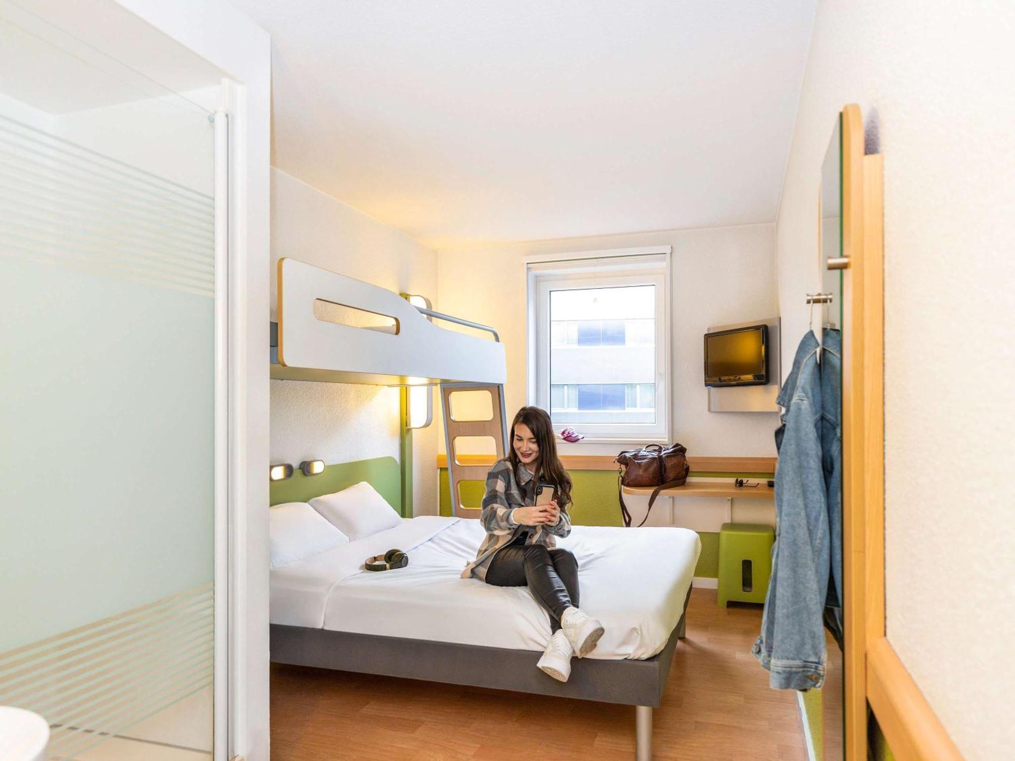 Ibis Budget Zurich City West Esterno foto