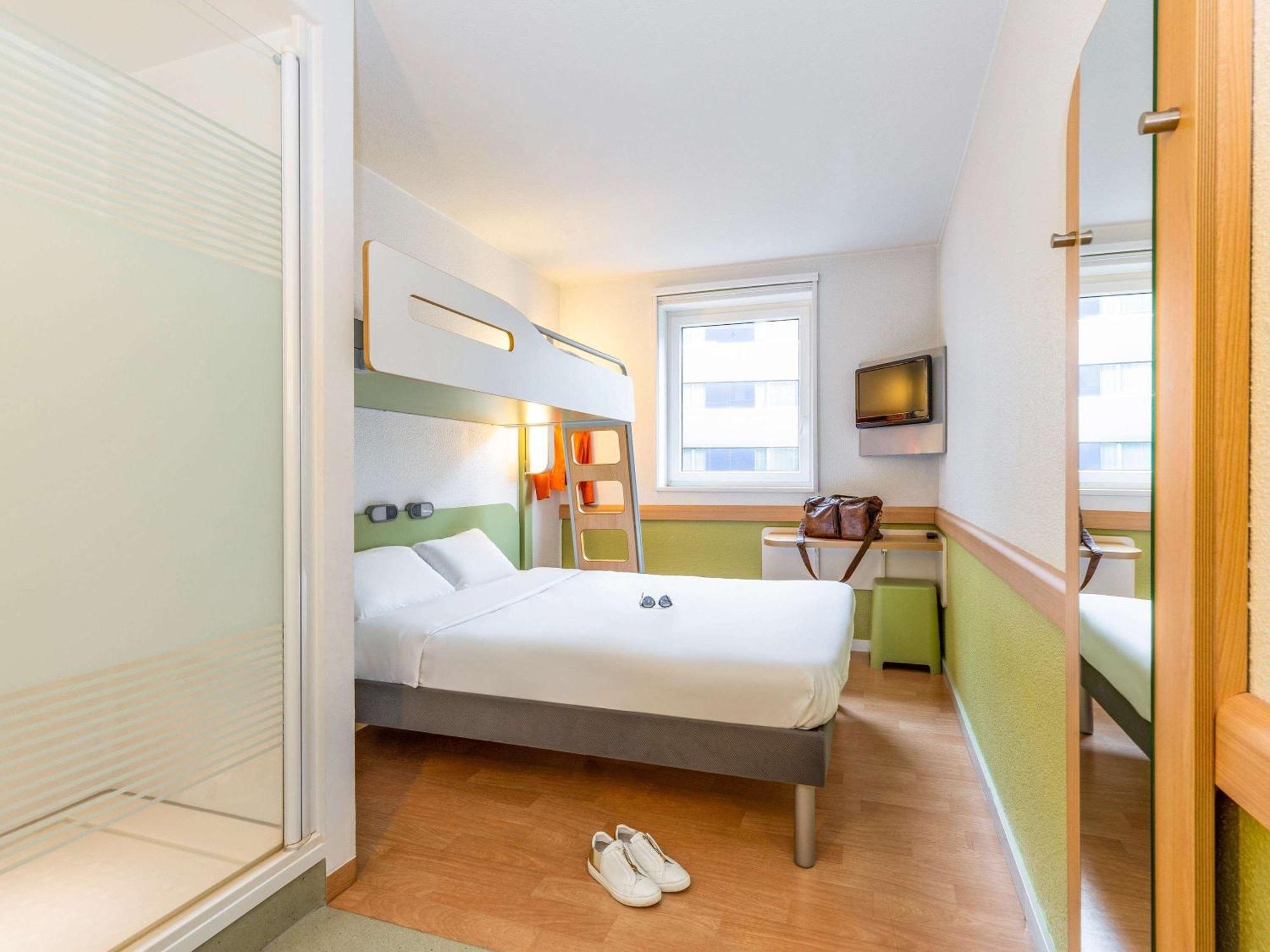 Ibis Budget Zurich City West Esterno foto