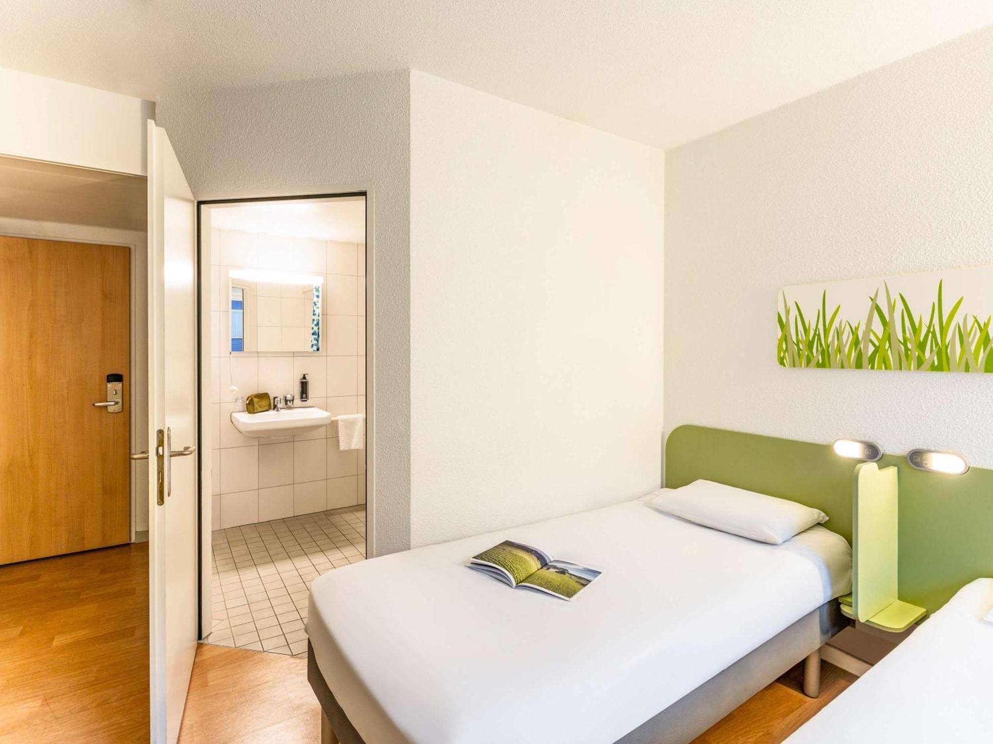 Ibis Budget Zurich City West Esterno foto