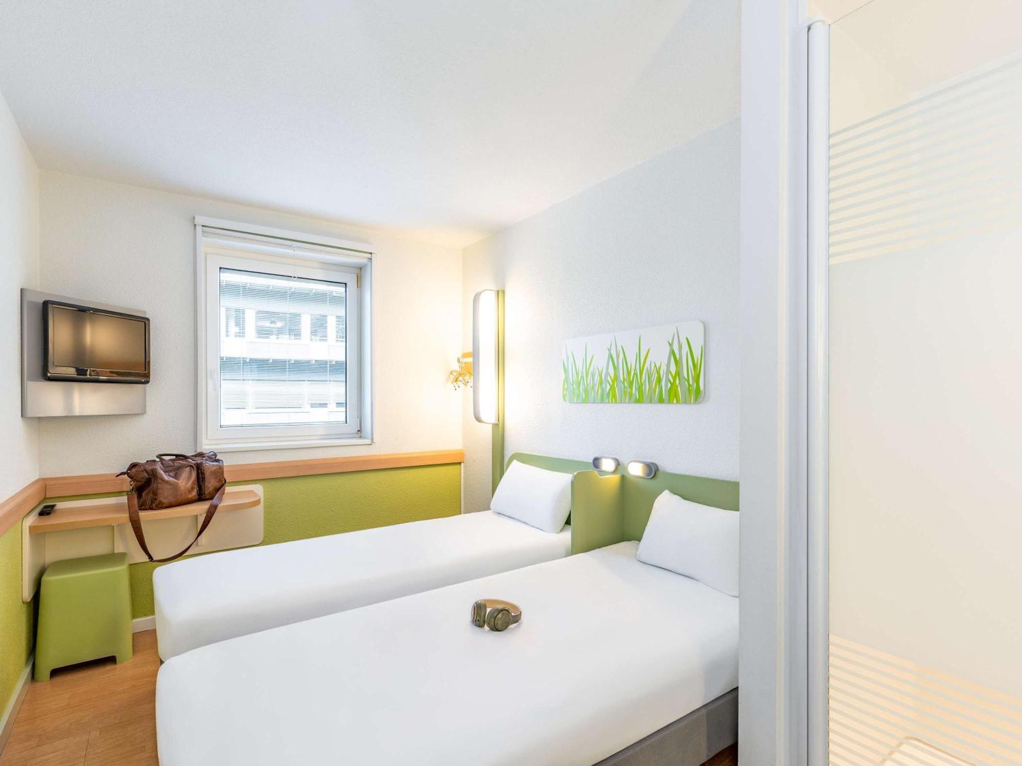 Ibis Budget Zurich City West Esterno foto