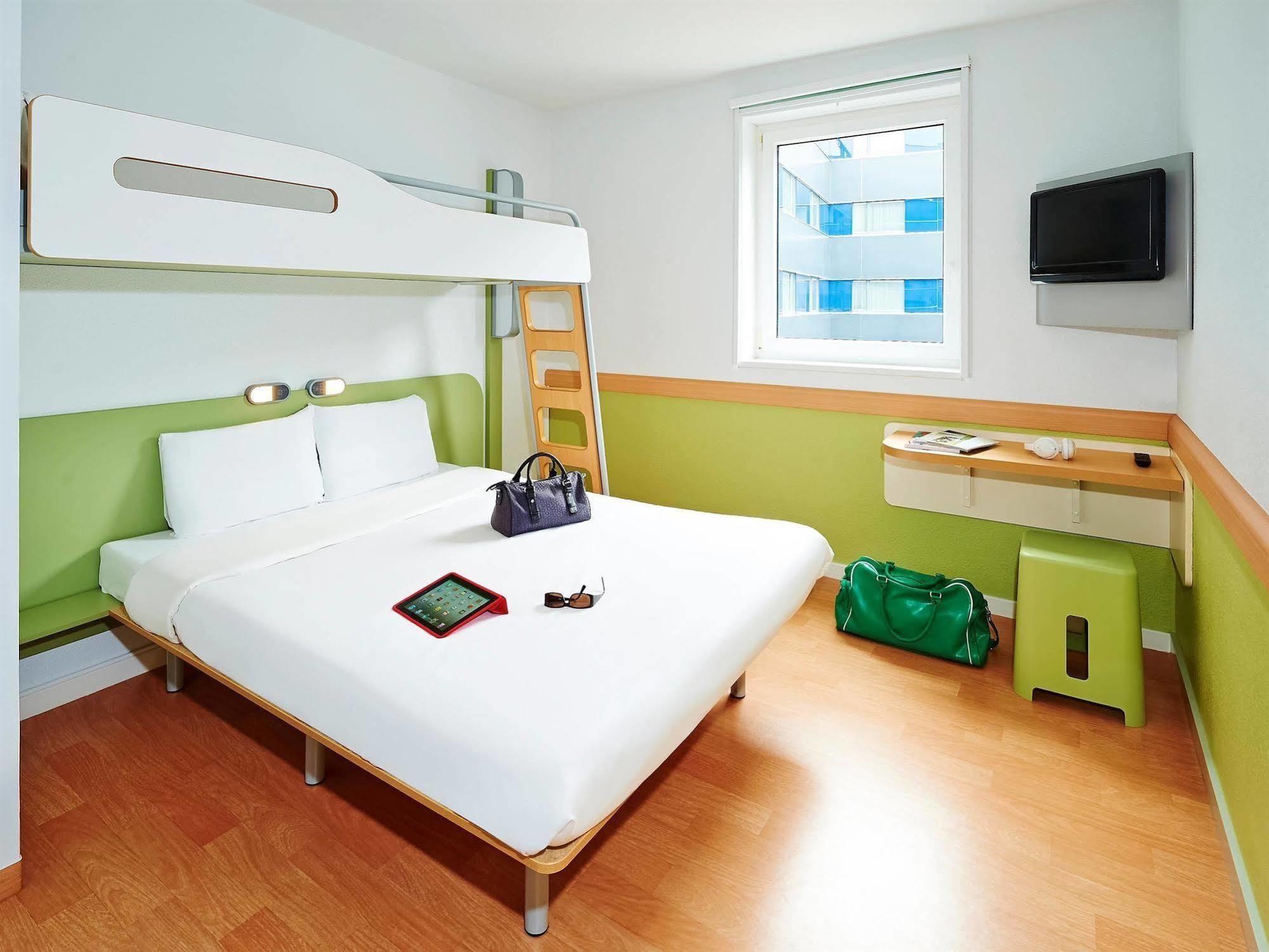 Ibis Budget Zurich City West Esterno foto