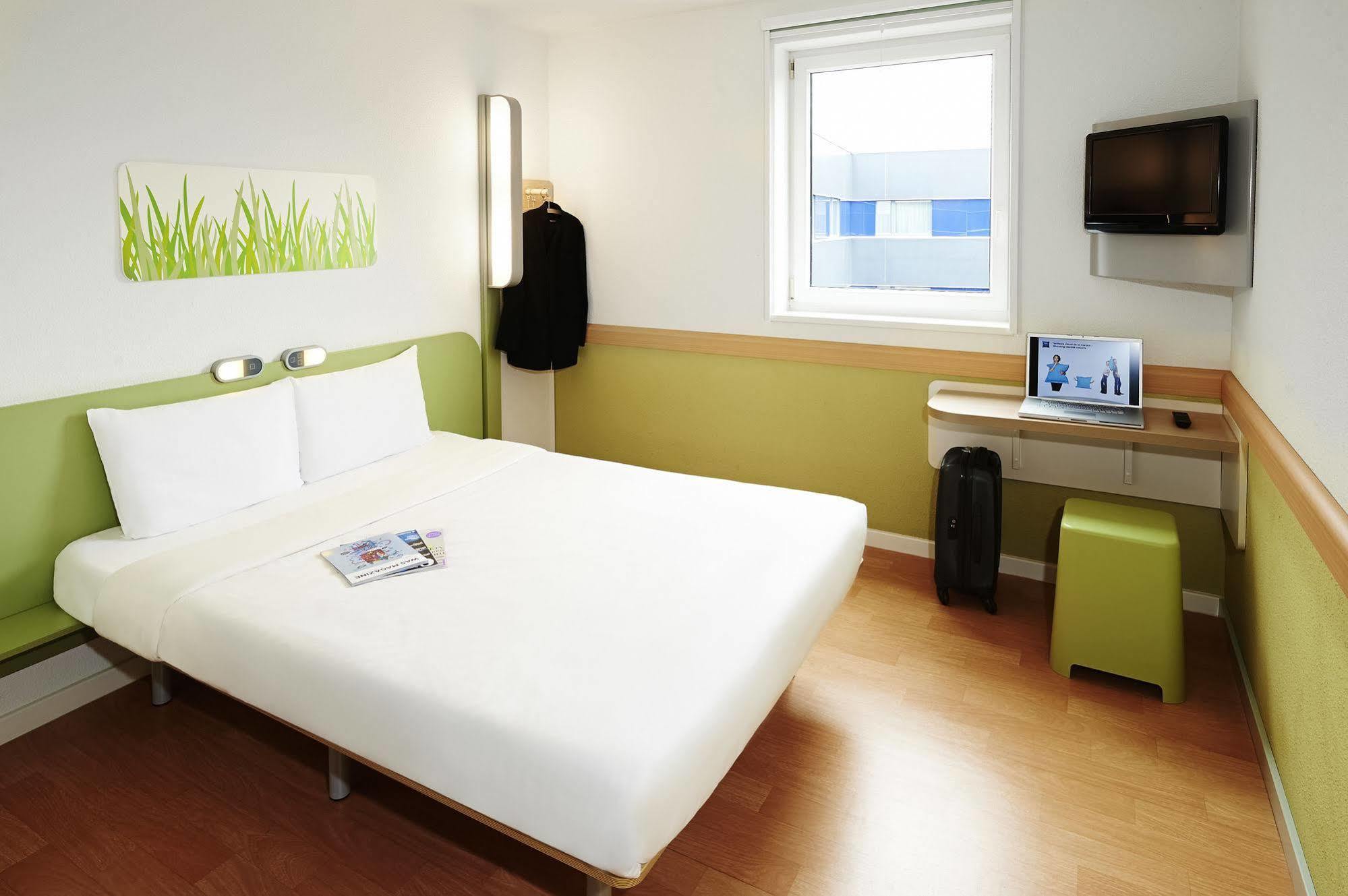 Ibis Budget Zurich City West Esterno foto