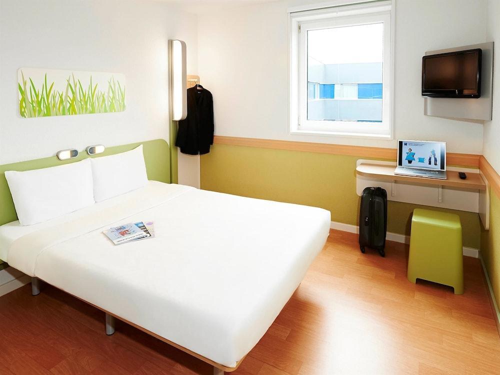 Ibis Budget Zurich City West Esterno foto